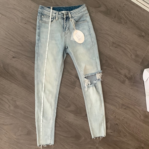 100% brand new. jeans in size 24 - Picture 1 of 6